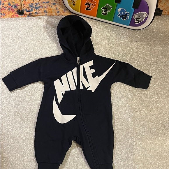 Nike Kids Black and White Hooded Footie - Picture 2 of 6